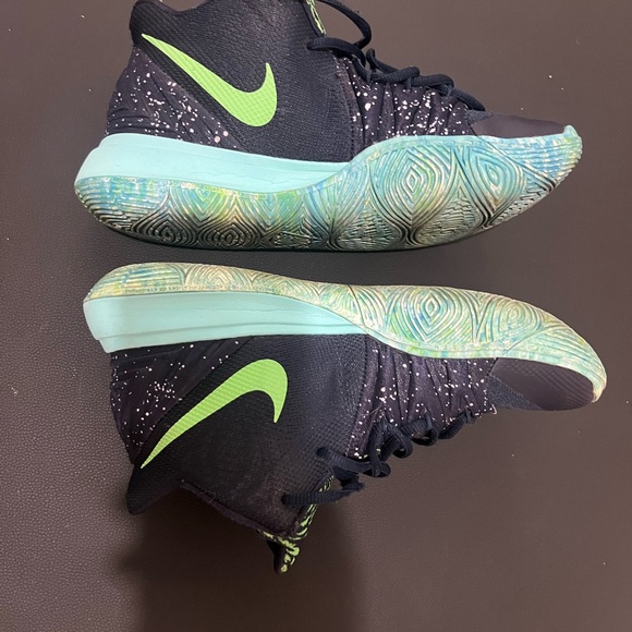 Nike Kyrie 5 UFO Size: 9 $250 - Picture 4 of 9